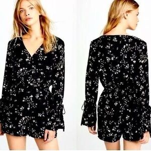 Cupcakes & Cashmere Black Floral Romper bell sleeves with pockets Whimsigoth L